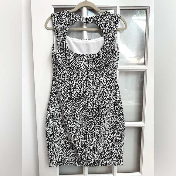 Vintage Cache Black and White Textured Classic Dress Fitted Stretchy Size 12 L - Picture 3 of 11
